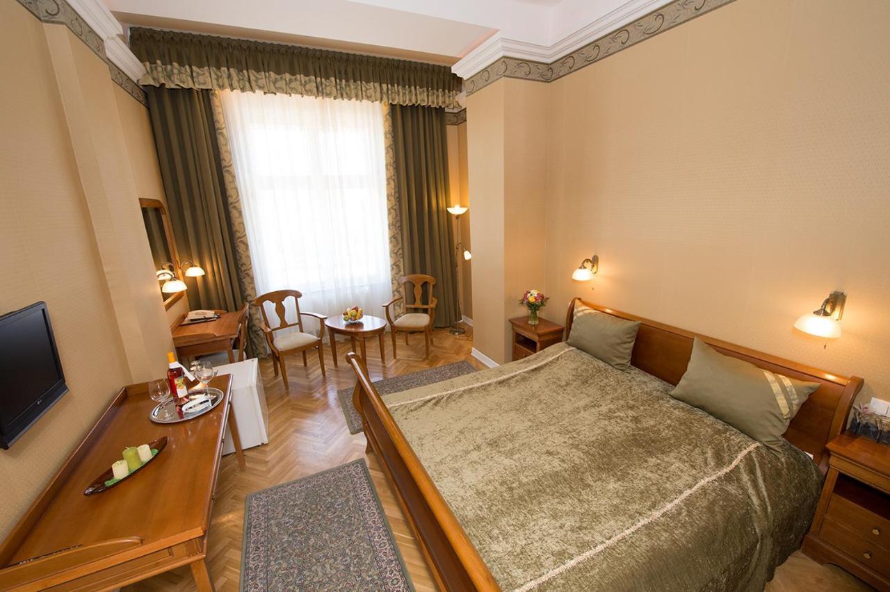 Grand Hotel Aranybika Debrecen Rom bilde