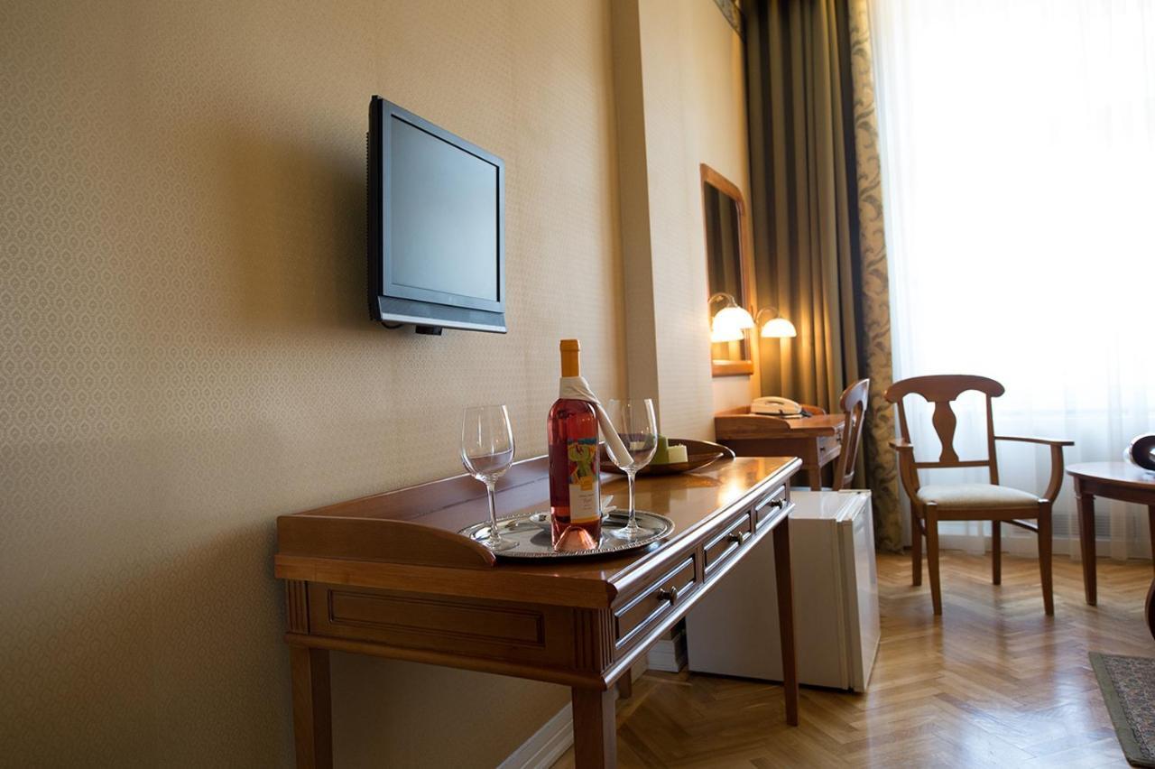 Grand Hotel Aranybika Debrecen Rom bilde