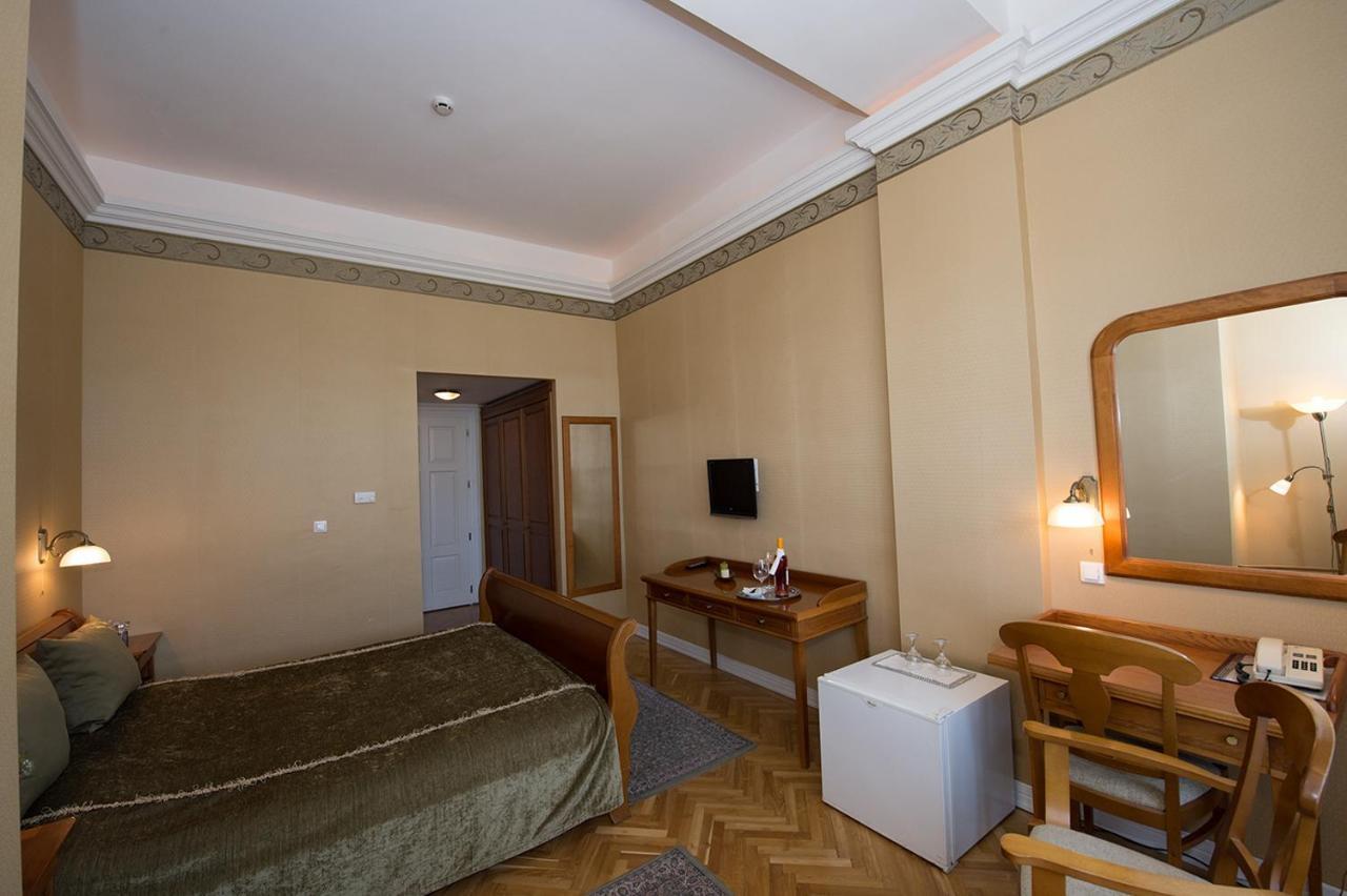 Grand Hotel Aranybika Debrecen Rom bilde